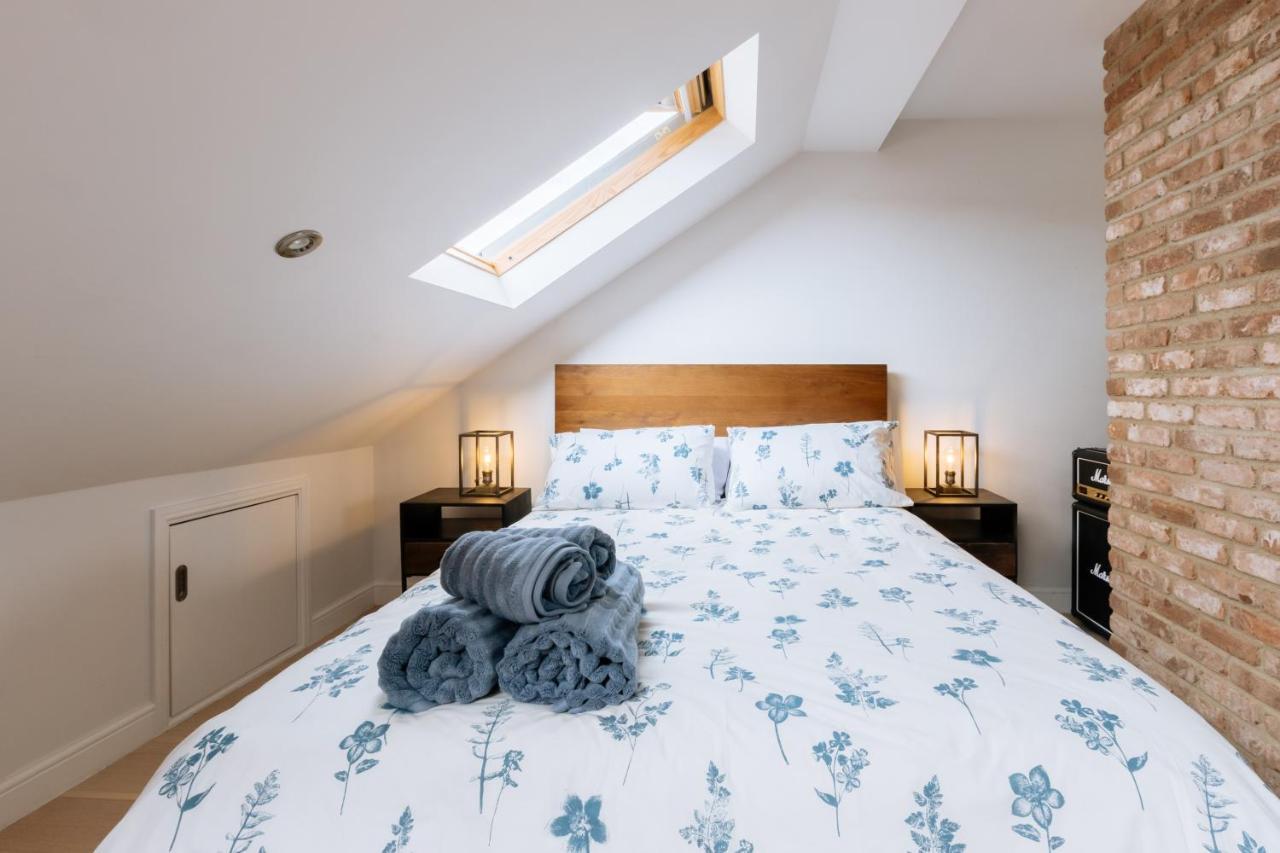 Luxury And Bright Bedrooms In Queens Park London Exterior photo